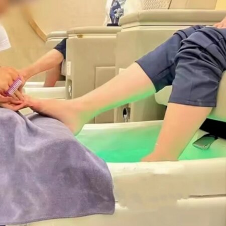 Multifunctional Foot spa & Pedicure sofa Luxglow &ndash; Black